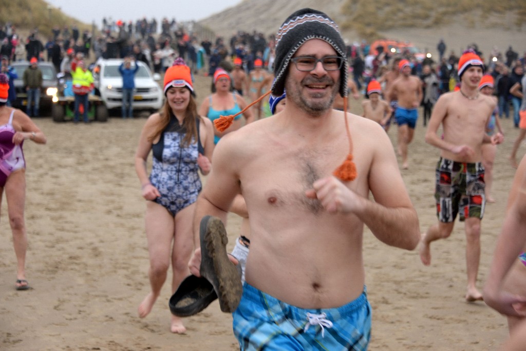 ../Images/Nieuwjaarsduik Nederzandt 2017 051.jpg